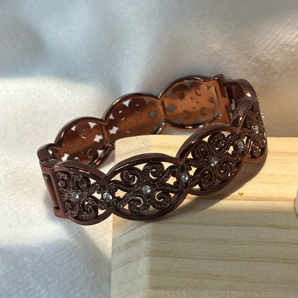 Elegant Brown Bracelet with Intricate Design